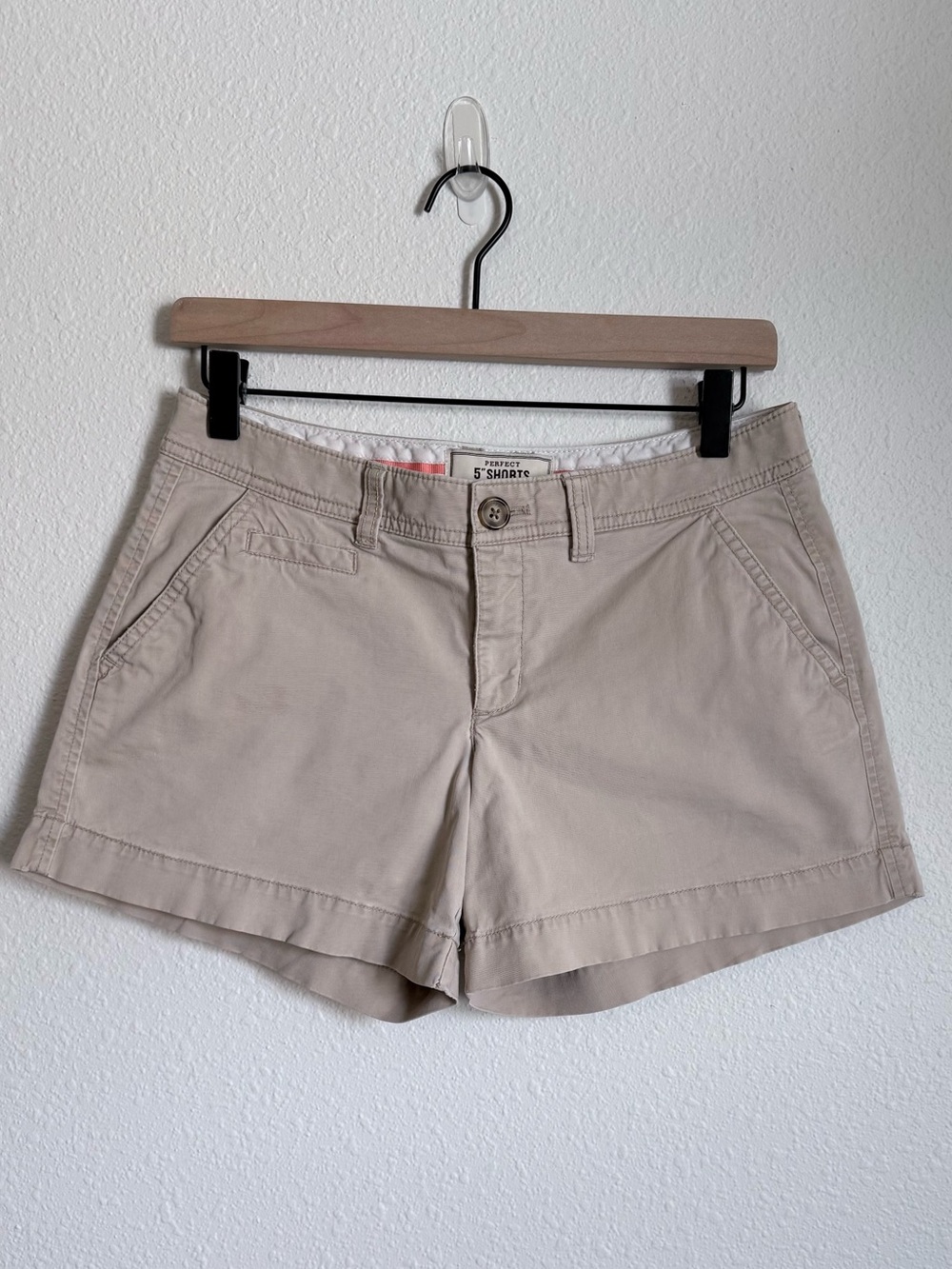 Old Navy Low Rise Khaki Shorts Minimalist Y2K Preppy